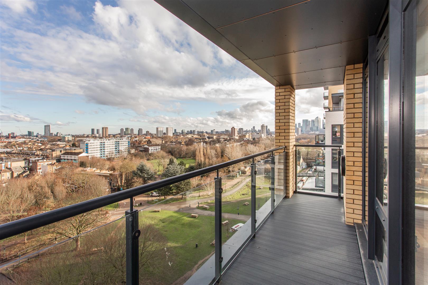 1 bed property in Regalia Point, Bethnal Green